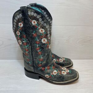 WOMENS SIZE 6 DISTRESSED BLACK FLORAL EMBROIDERY CORRAL BOOT